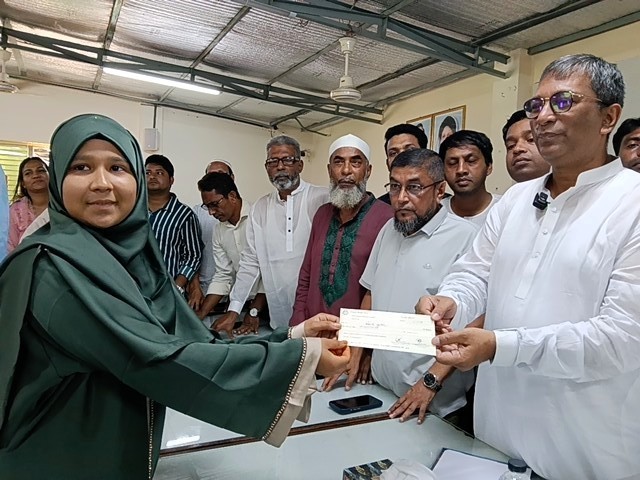 চাঁদপুরে মেধাবী শিক্ষার্থীদের পাশে সংসদ সদস্য শেখ ফরিদ আহমেদ মানিক