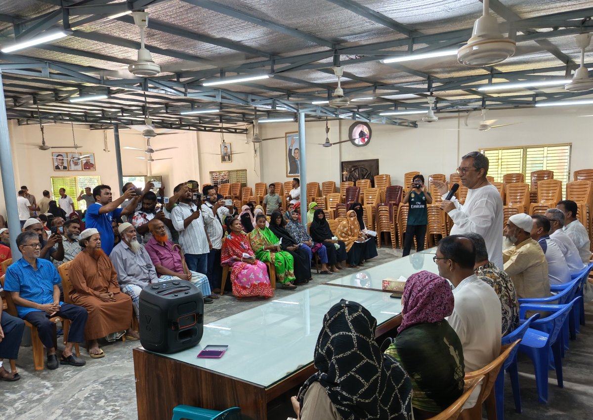 চাঁদপুর-৩ আসনে ১০০ দুস্থ ও অসহায় মানুষের মাঝে আর্থিক সহায়তার চেক বিতরণ